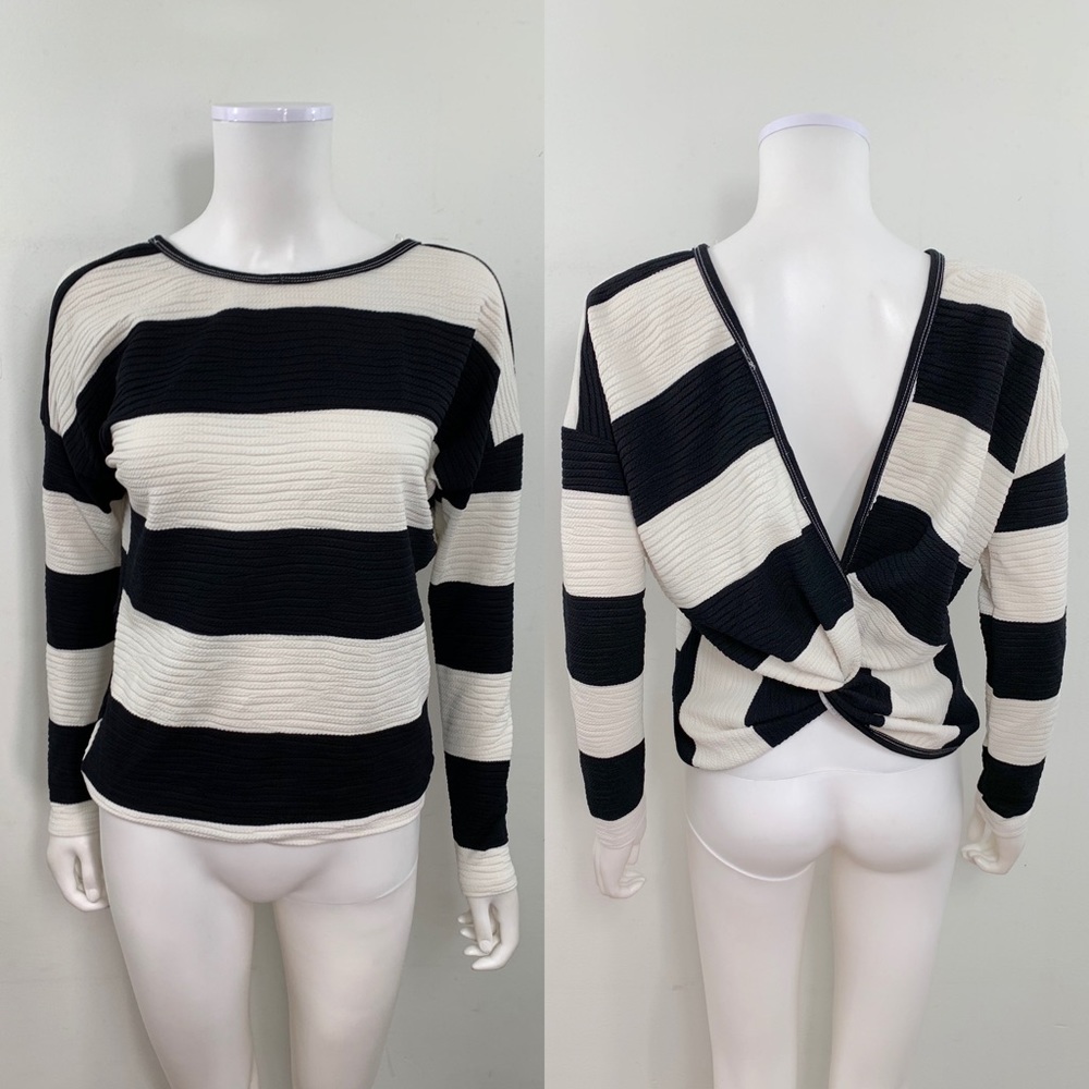 Vestique Open v back Top